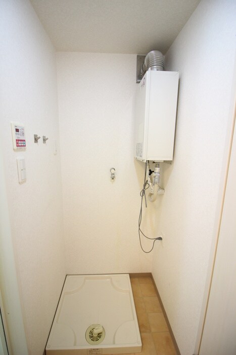 物件内観写真9　(洗濯機置場)