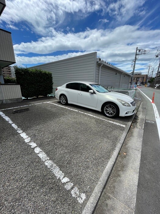 物件外観写真6　(駐車場)