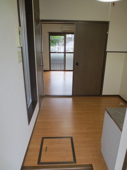 物件内観写真12　(廊下)