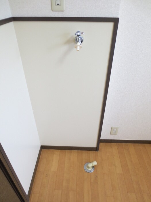 物件内観写真13　(洗濯機置場)