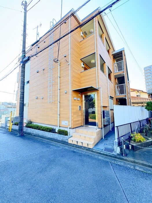 物件外観写真2　(エントランス部分)