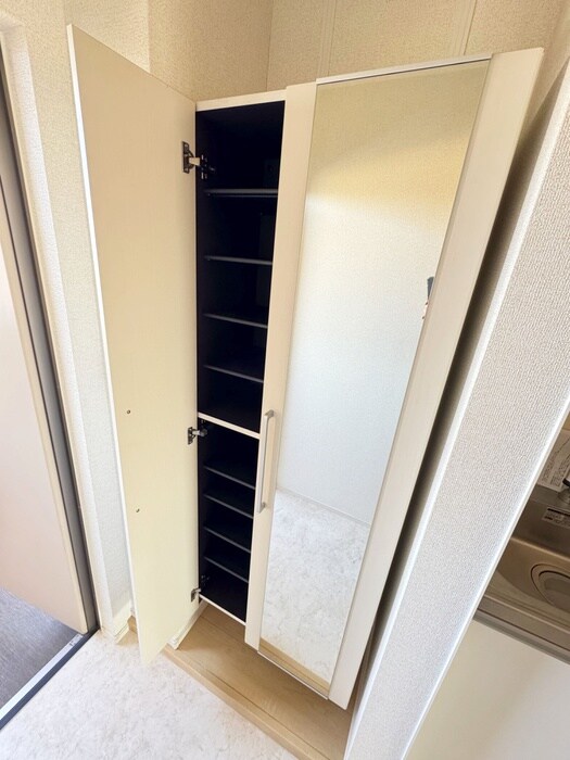 物件内観写真7　(玄関)