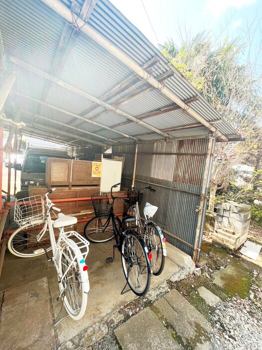 物件外観写真3　(駐輪場)