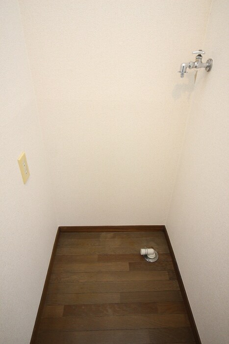 物件内観写真9　(洗濯機置場)