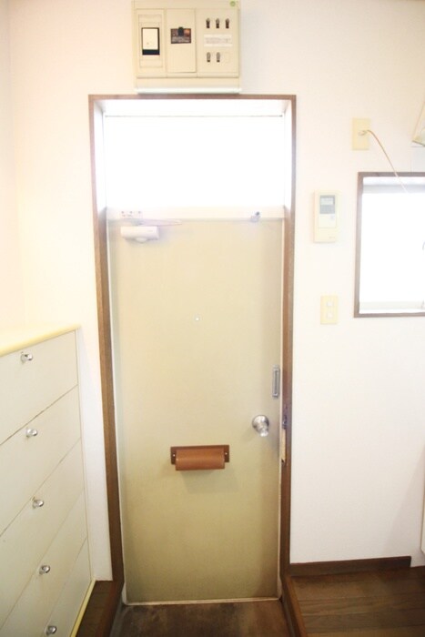 物件内観写真13　(玄関)