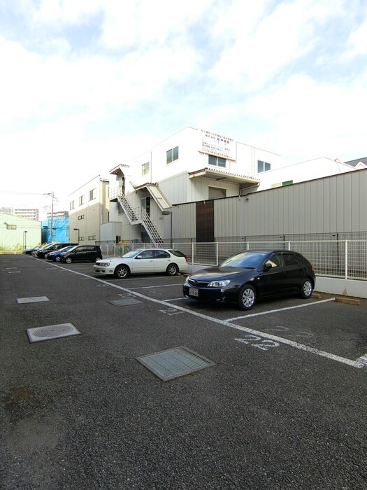 物件外観写真3　(駐車場)