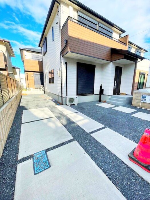 物件外観写真3　(駐車場)