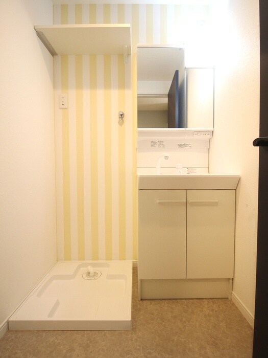 物件内観写真14　(洗濯機置場)