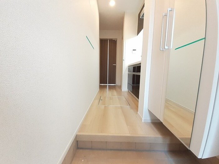 物件内観写真12　(玄関)