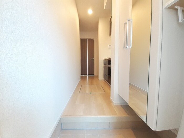 物件内観写真12　(玄関)