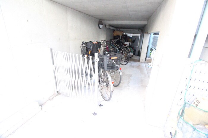 物件外観写真6　(駐輪場)