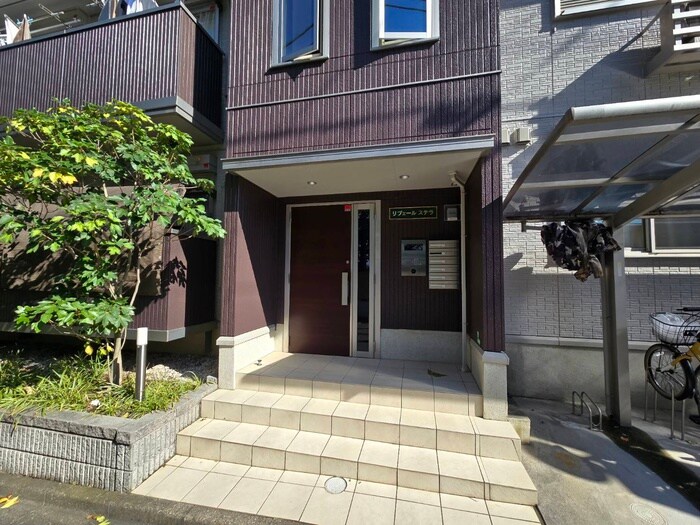 物件外観写真3　(エントランス部分)