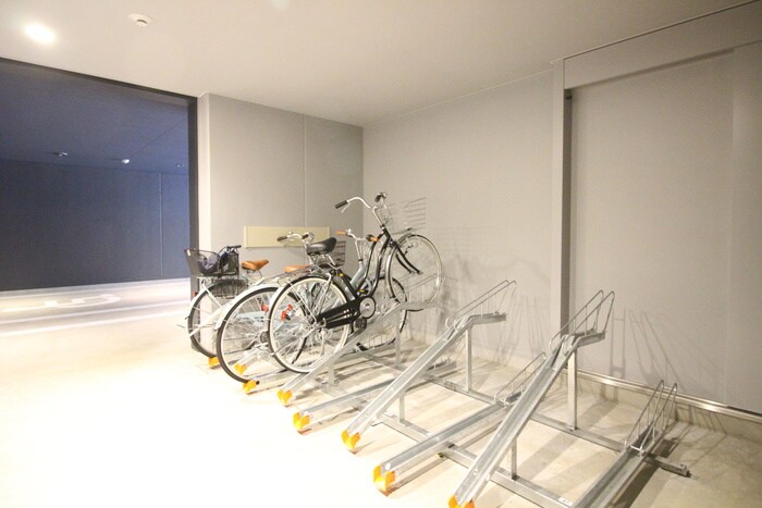 物件外観写真4　(駐輪場)