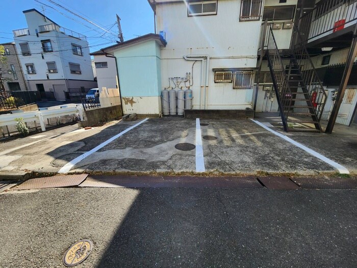 物件外観写真2　(駐車場)