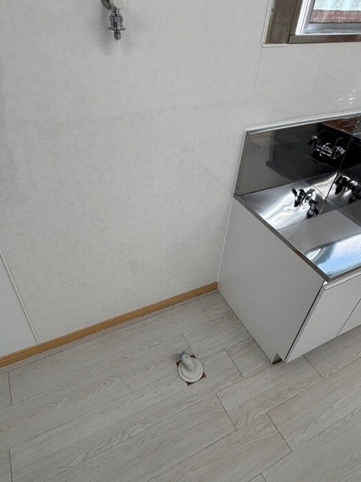 物件内観写真16　(洗濯機置場)