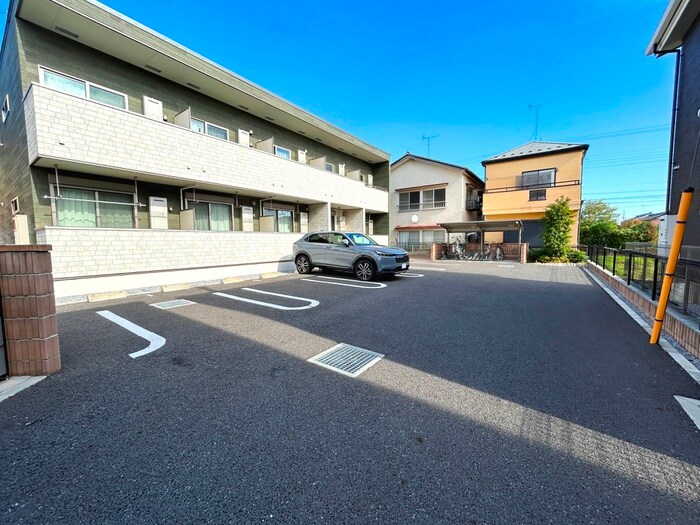 物件外観写真4　(駐車場)