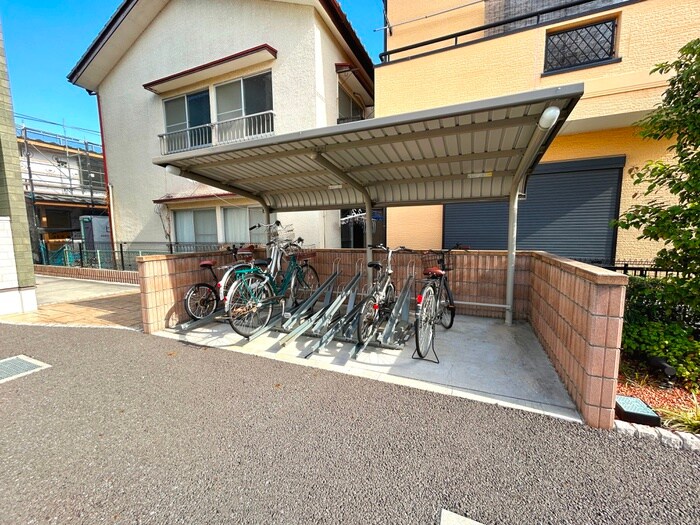 物件外観写真5　(駐輪場)