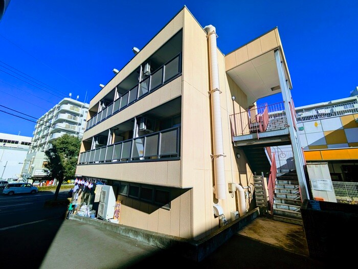 物件外観写真3　(エントランス部分)