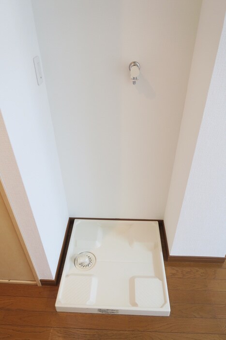 物件内観写真11　(洗濯機置場)