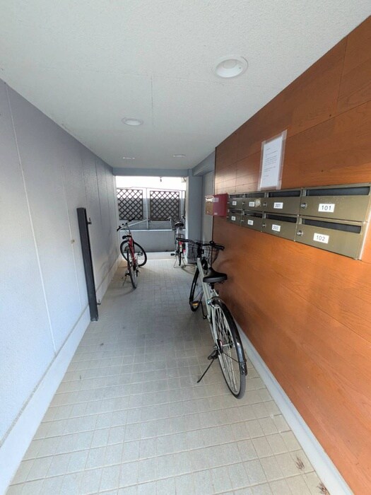 物件外観写真4　(駐輪場)