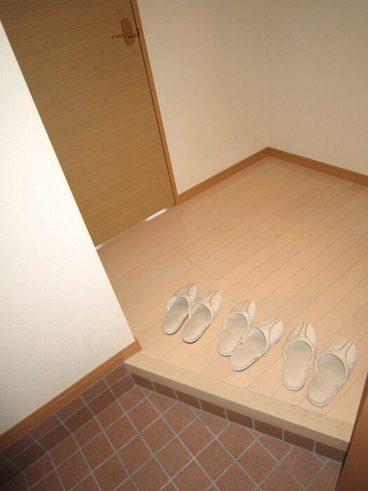 物件内観写真7　(玄関)