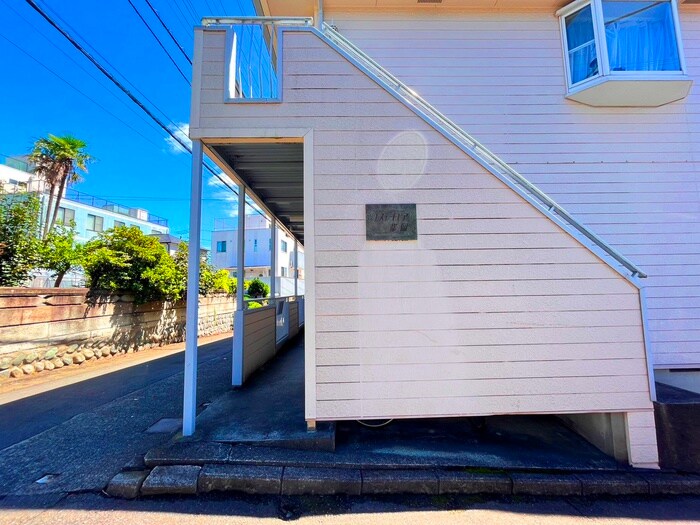 物件外観写真4　(エントランス部分)