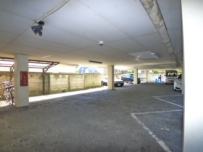 物件外観写真3　(駐車場)