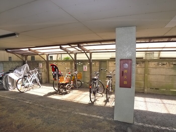 物件外観写真6　(駐輪場)