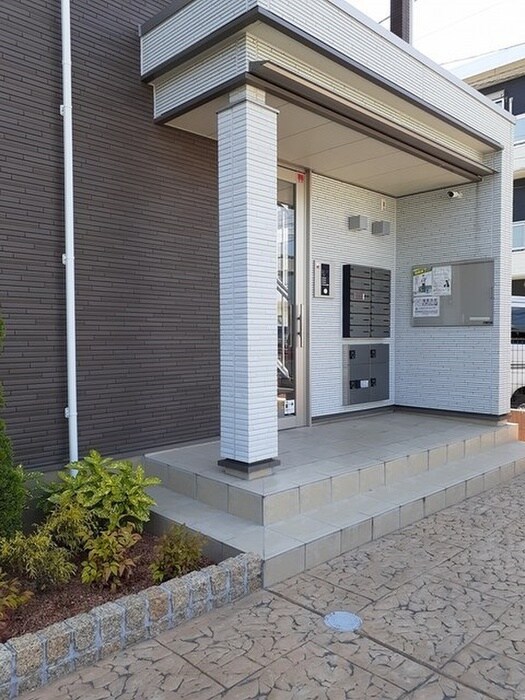 物件外観写真3　(エントランス部分)