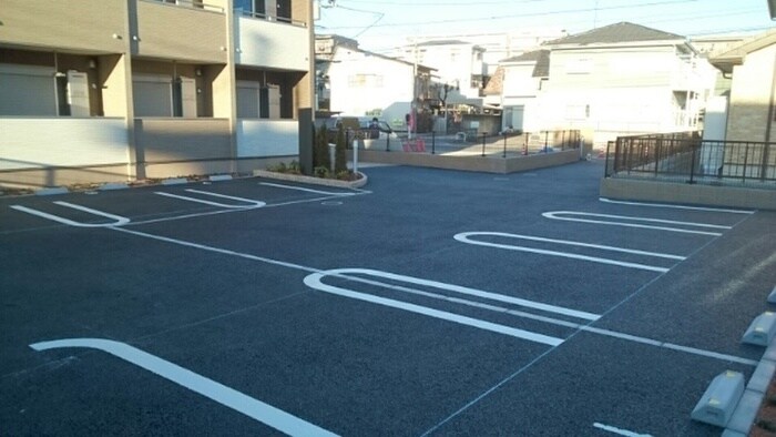 物件外観写真5　(駐車場)