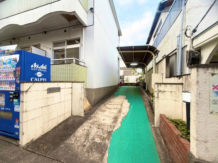 物件外観写真3　(エントランス部分)