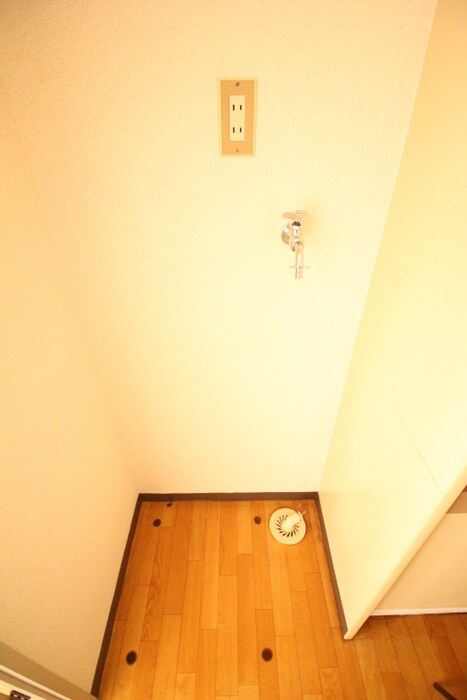 物件内観写真15　(洗濯機置場)