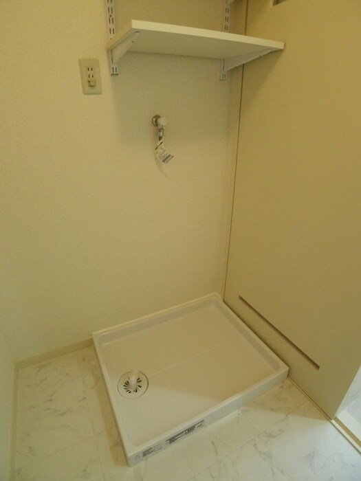 物件内観写真17　(洗濯機置場)