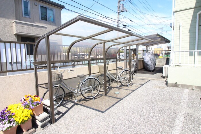 物件外観写真5　(駐輪場)