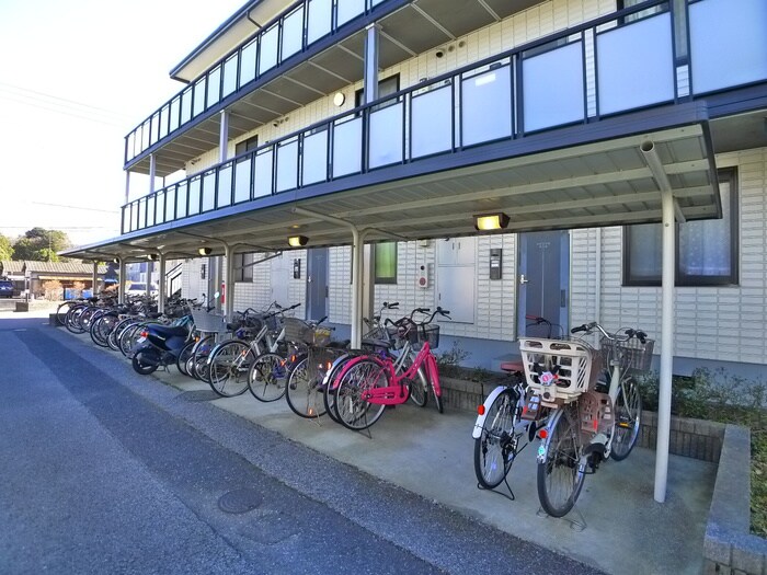 物件外観写真2　(駐輪場)