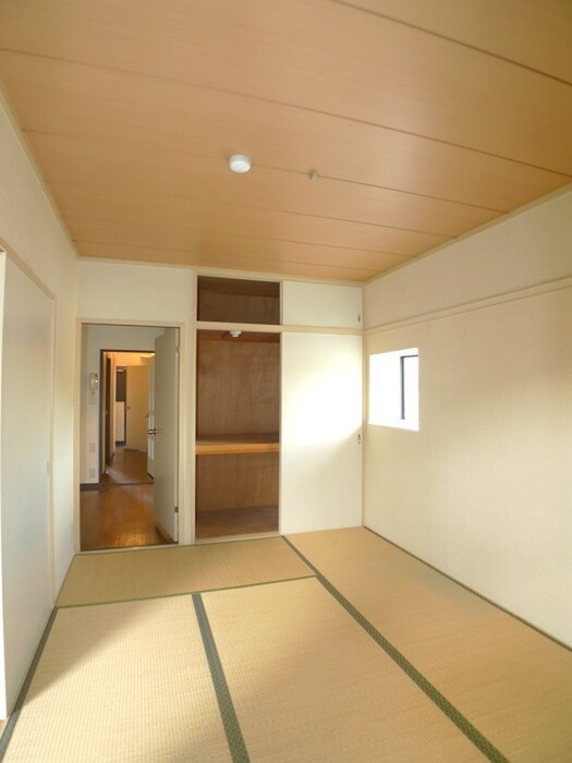 物件内観写真11　(室内からの展望)