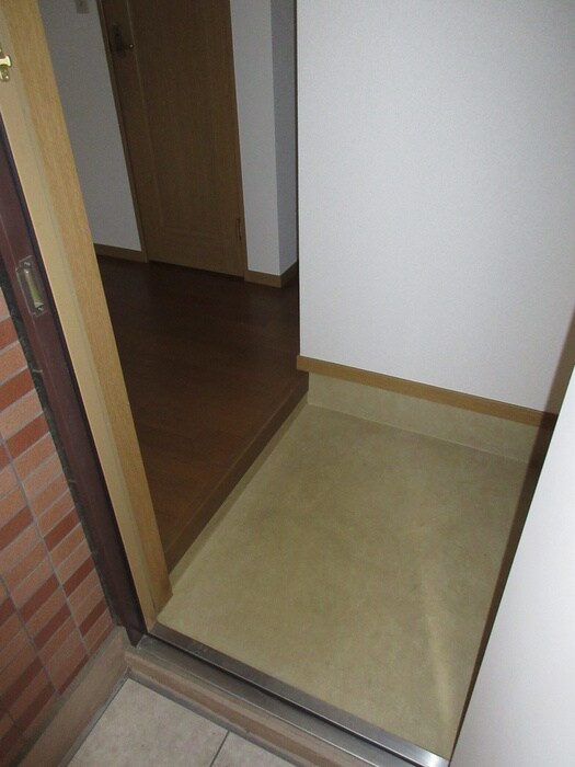物件内観写真16　(玄関)