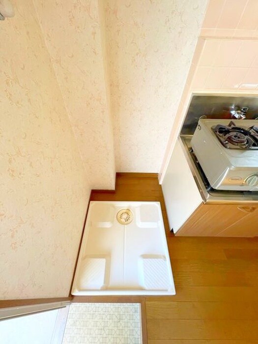 物件内観写真12　(洗濯機置場)