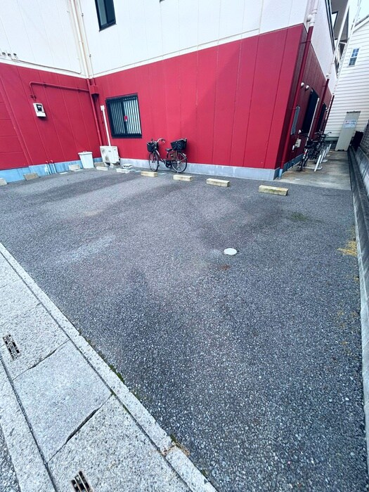 物件外観写真4　(駐車場)