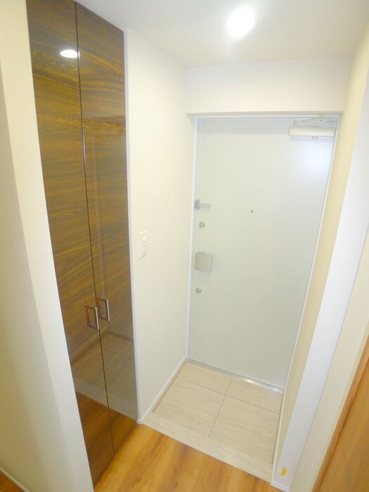 物件内観写真16　(玄関)