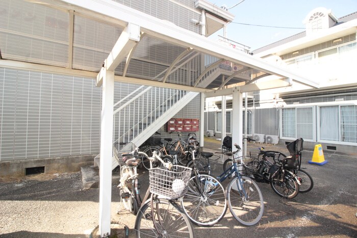 物件外観写真3　(駐輪場)