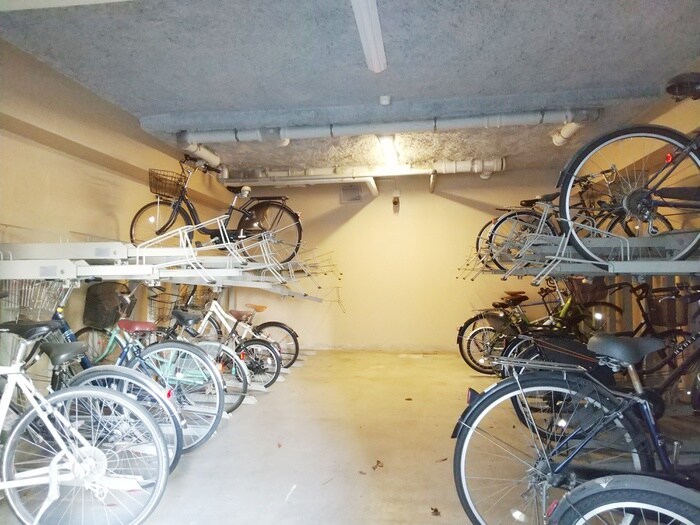 物件外観写真3　(駐輪場)