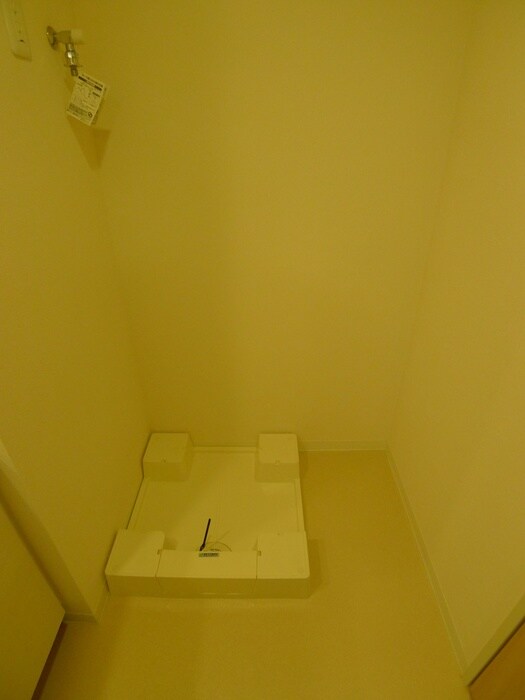 物件内観写真14　(洗濯機置場)