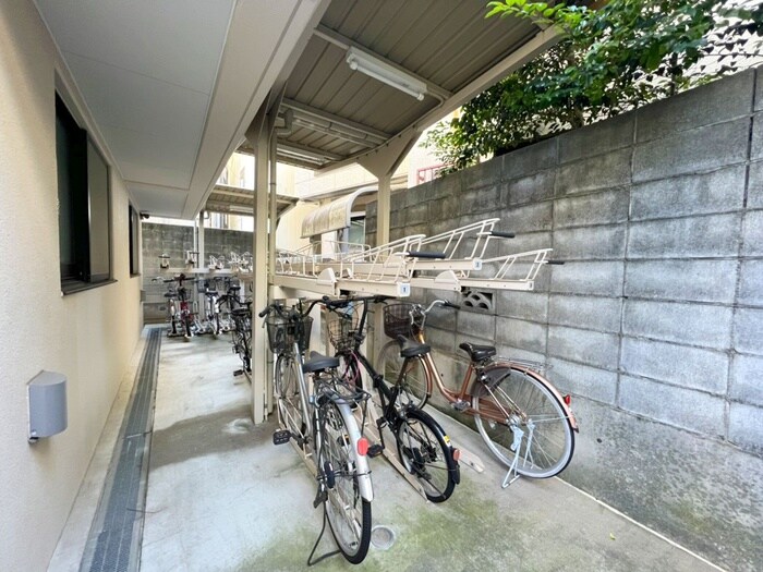 物件外観写真4　(駐輪場)