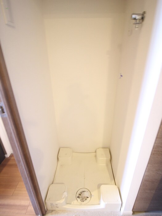 物件内観写真16　(洗濯機置場)