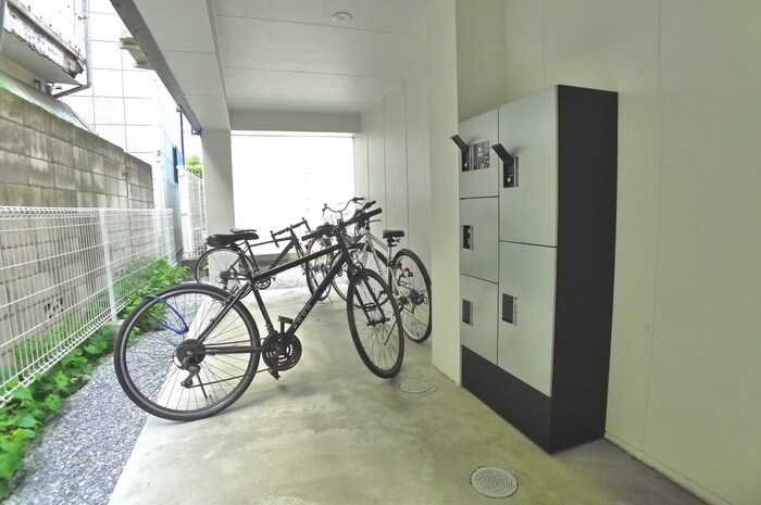 物件外観写真4　(駐輪場)