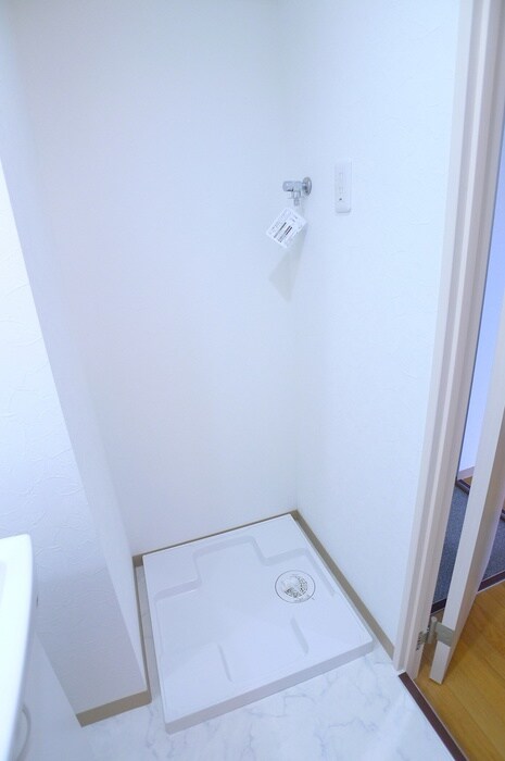 物件内観写真18　(洗濯機置場)