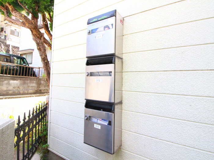 物件外観写真6　(エントランス部分)