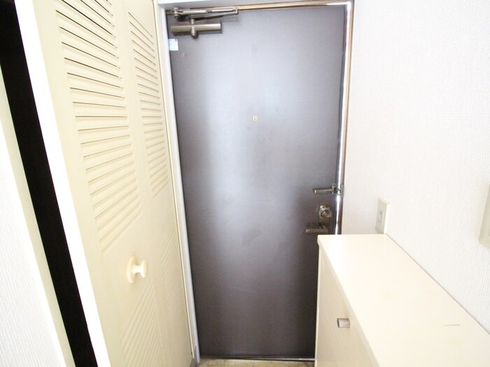 物件内観写真10　(玄関)