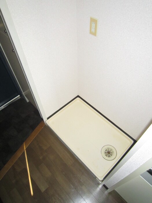 物件内観写真8　(洗濯機置場)